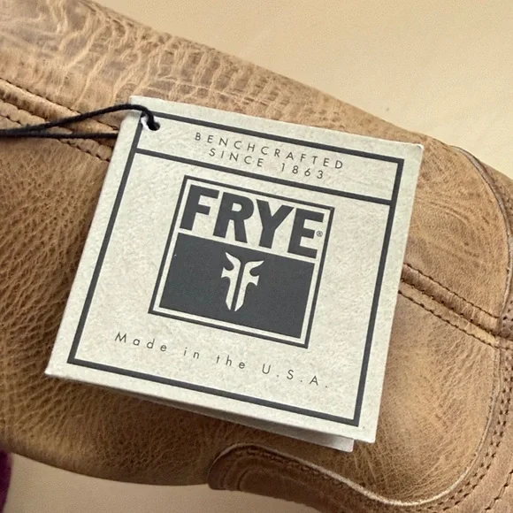 Frye boots NWT Timeless and quality - Picture 8 of 13